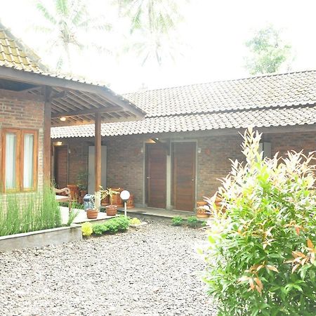 Cempaka Pensión Magelang Exterior foto